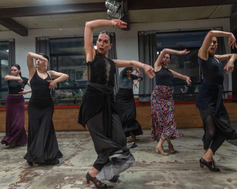 Alumnas practicando una coreografía de flamenco en la escuela Sara Martín en Madrid