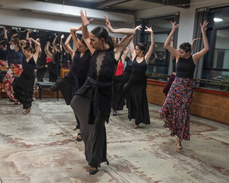 Clase de flamenco para adultos en la Escuela de Flamenco de Sara Martin